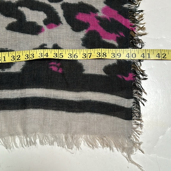 Anna & Ava Animal Print Oblong Scarf - Picture 7 of 9